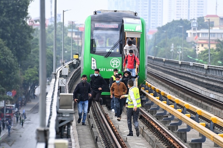 Chuyên gia: “Diễn tập trên tàu Cát Linh-Hà Đông phải báo cho hành khách biết trước”